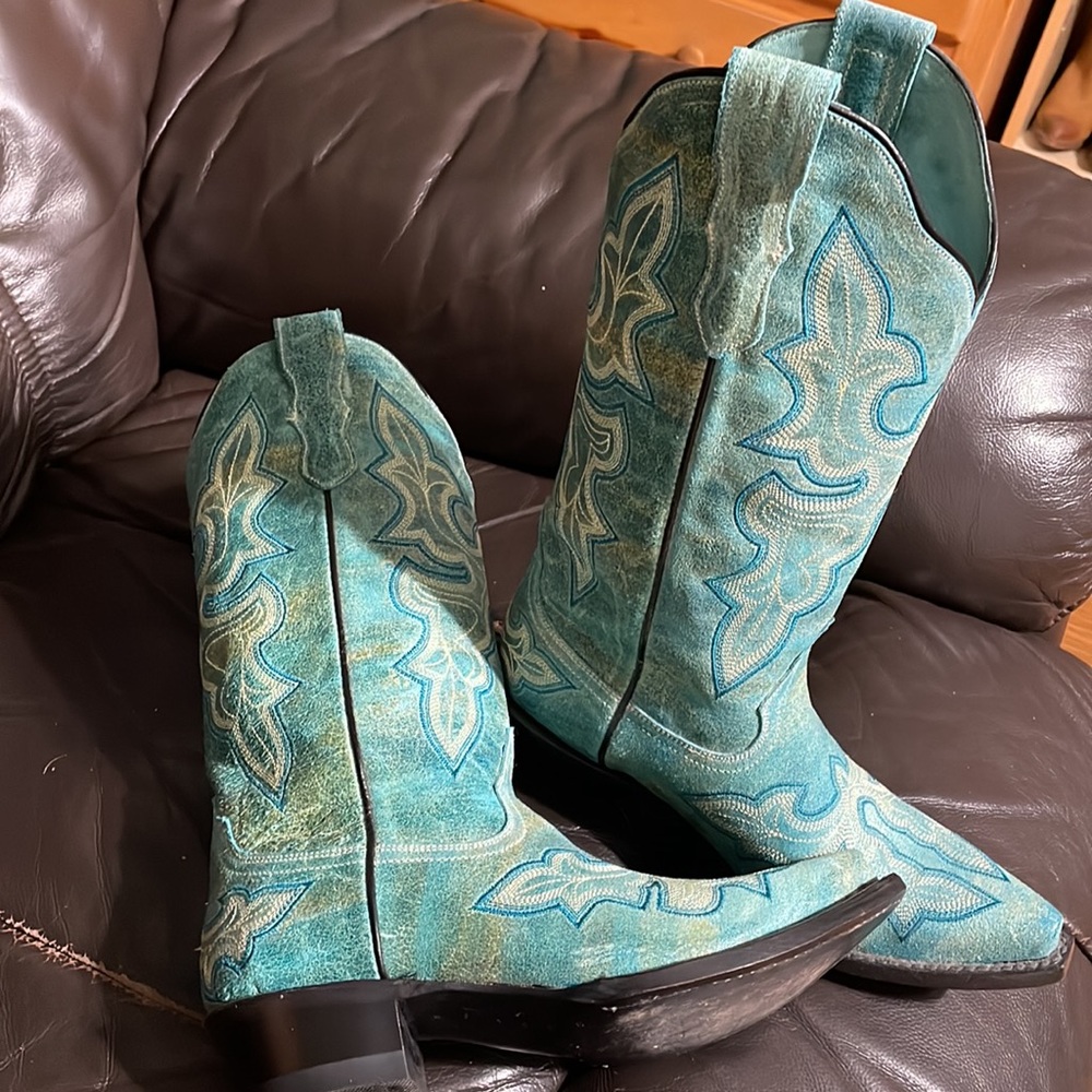 Boots 👢 - Picture 3 of 4